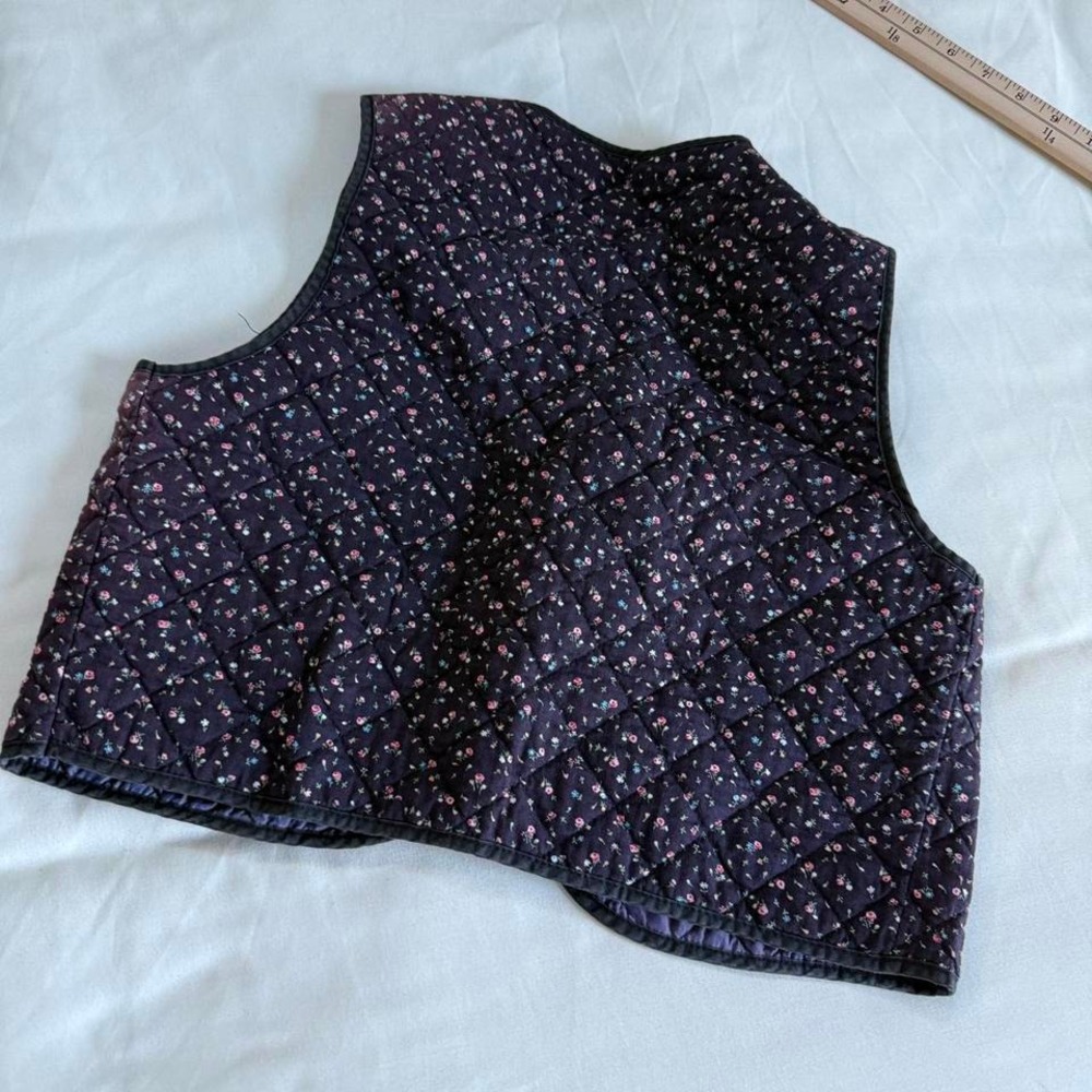 90s handmade quilted floral vest fits like a small - Picture 5 of 5